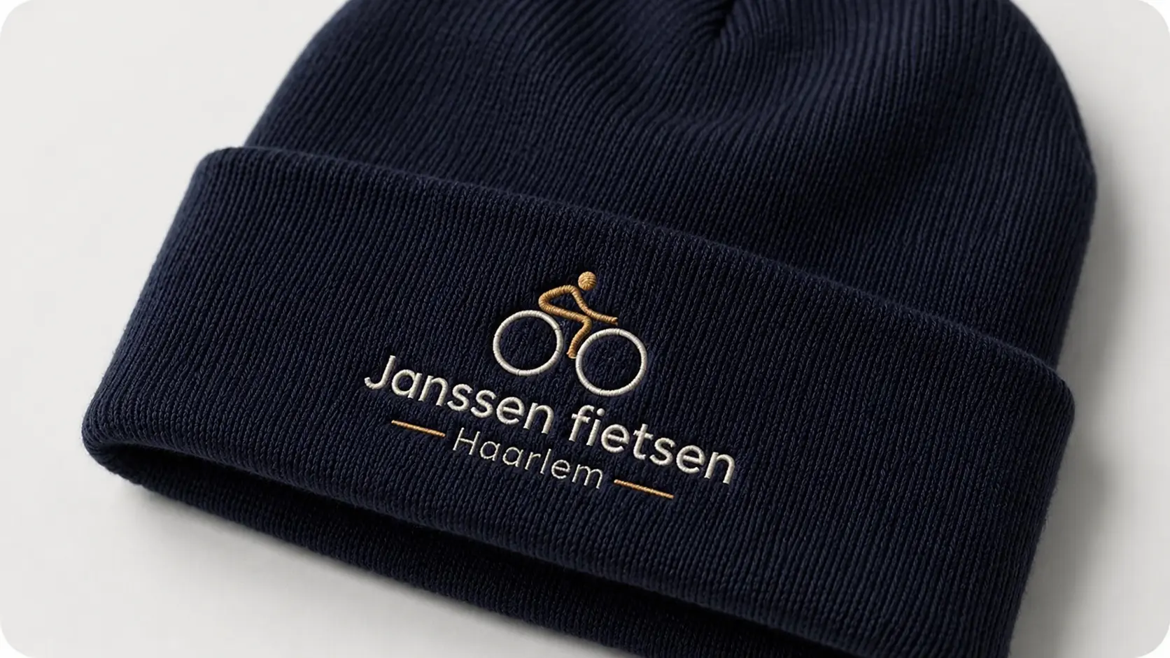 Geborduurde cap of beanie met logo van Janssen fietsen