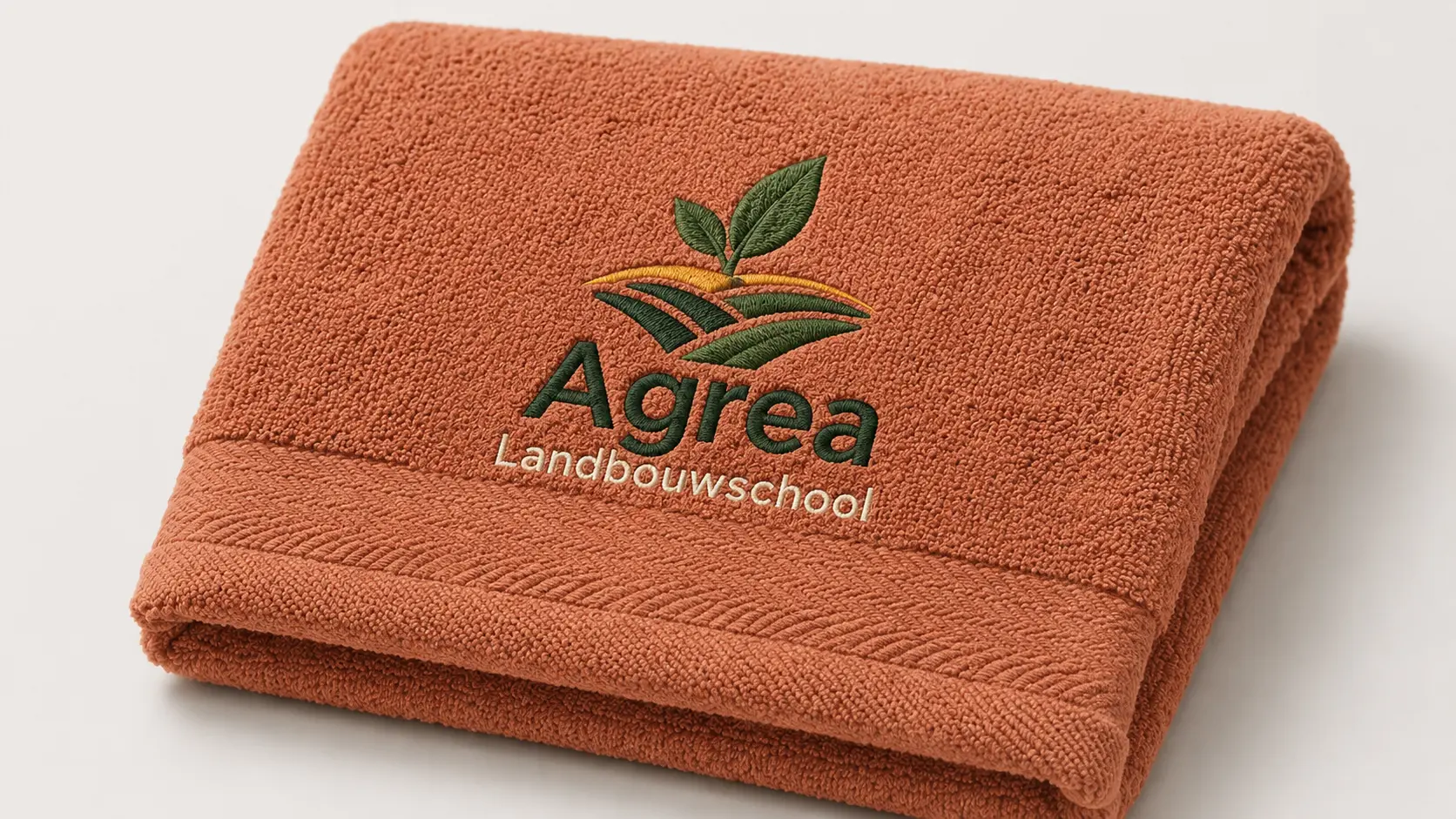 Geborduurde handdoek met logo van Agrea landbouwschool