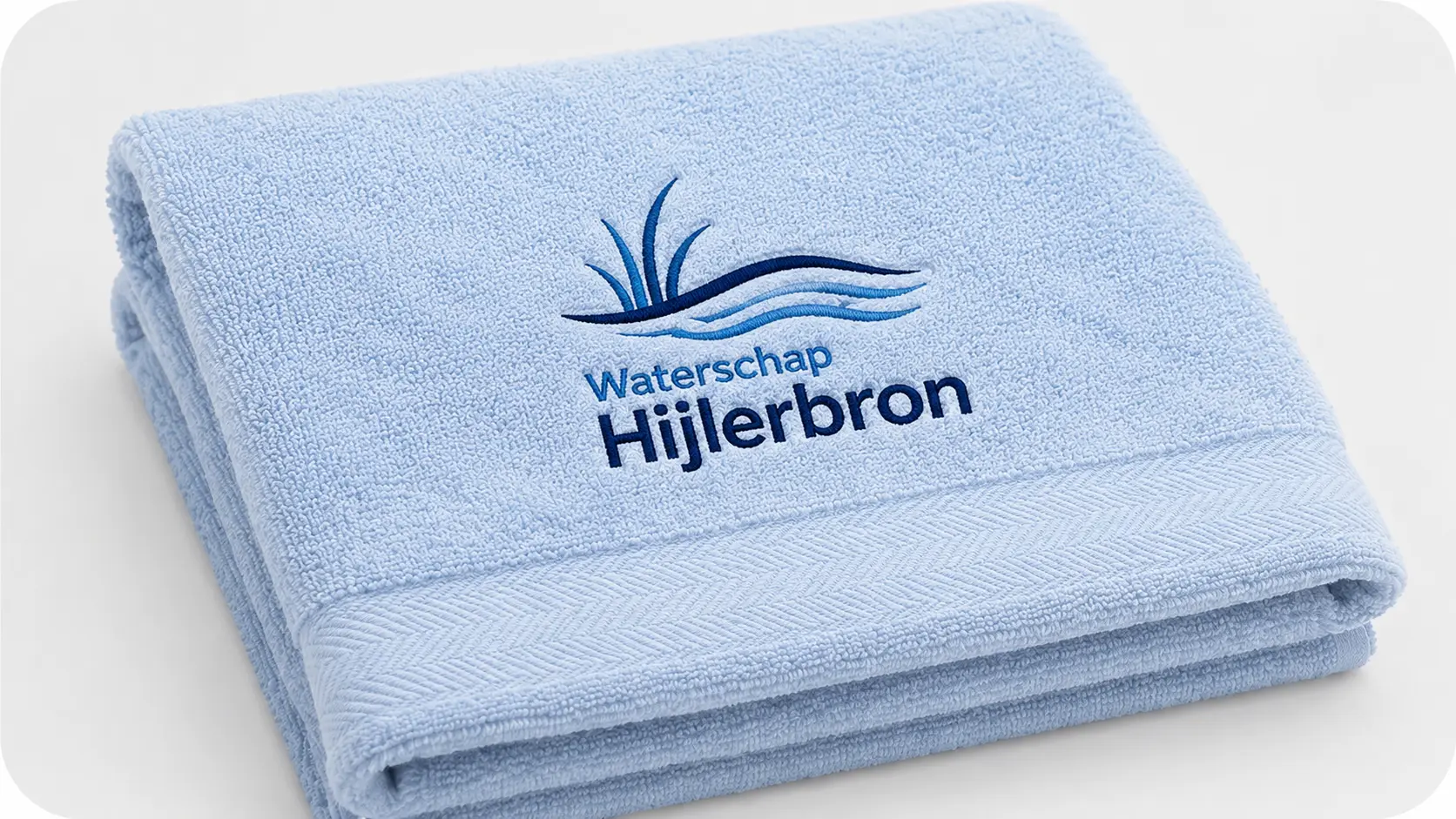 Geborduurde handdoek met logo van Waterschap Hijlerbron