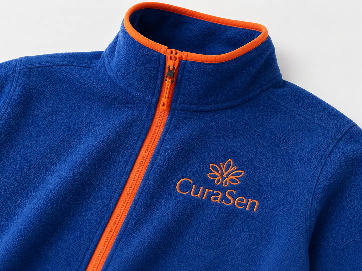 Geborduurde werkkleding met logo van CuraSen