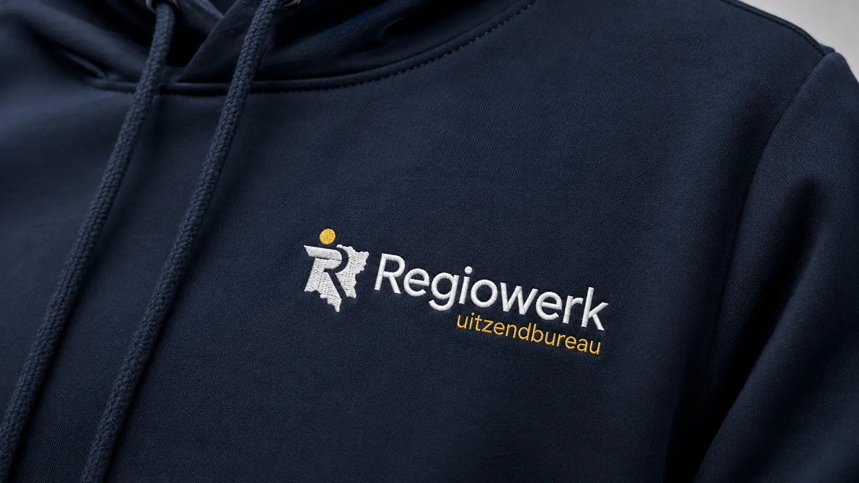 Geborduurde sweater of hoodie met logo van Regio uitzendwerk