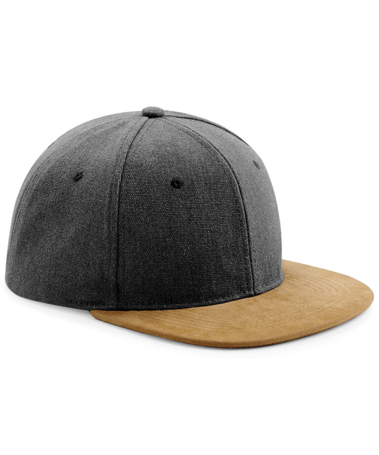 Snapback met suède klep