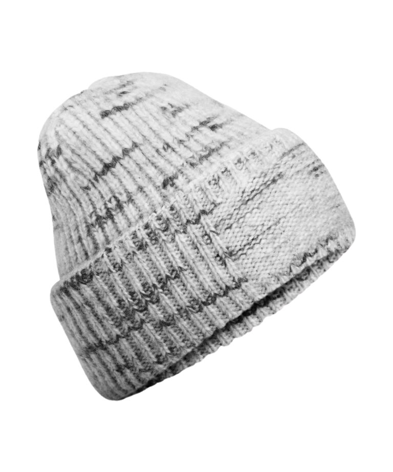 Grofgebreide muts met omgekeerde patch