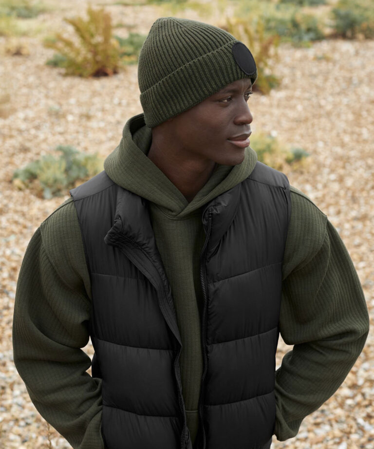 Muts met ronde fashion patch