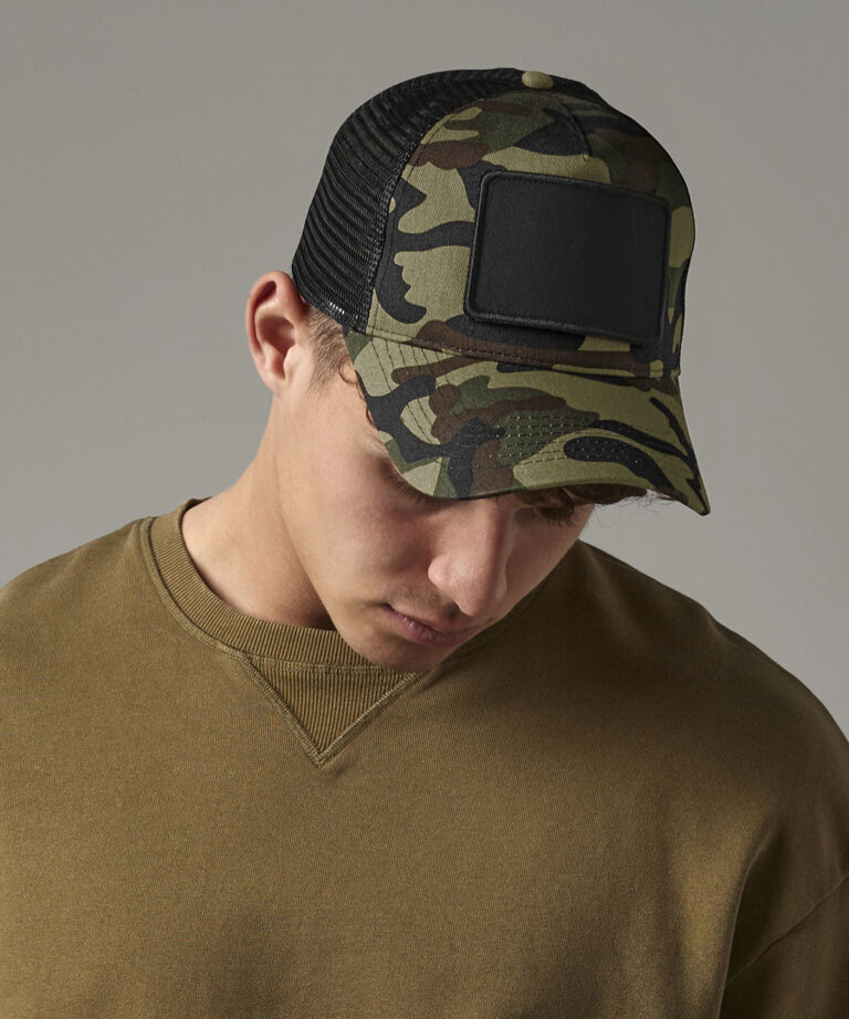 Snapback truckerpet met patch