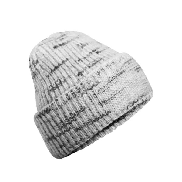 Grofgebreide muts met omgekeerde patch