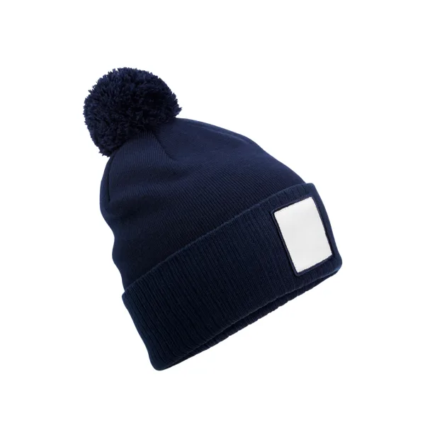 Muts met appliqué patch en pompon